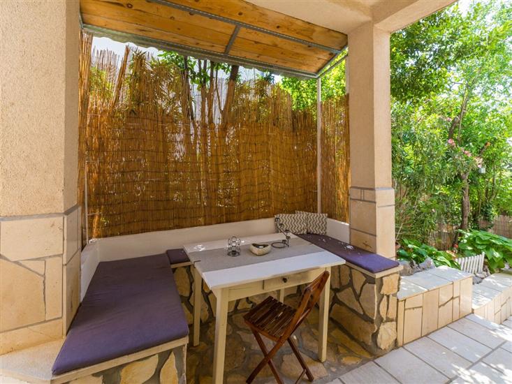 Apartment A1, for 5 persons