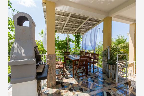 Apartment A1, for 5 persons