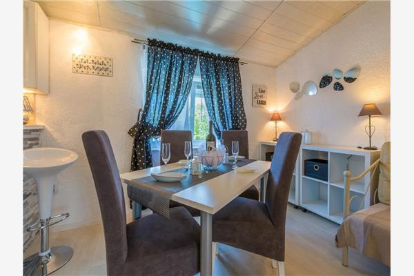 Apartment A2, for 5 persons