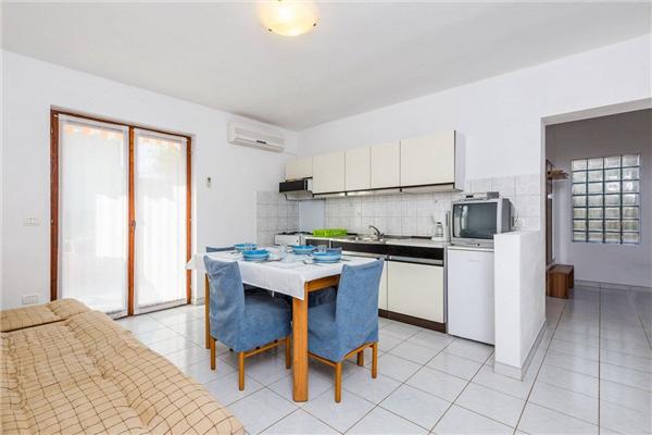 Apartment A2, for 5 persons