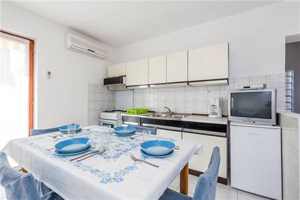 Apartment A2, for 5 persons