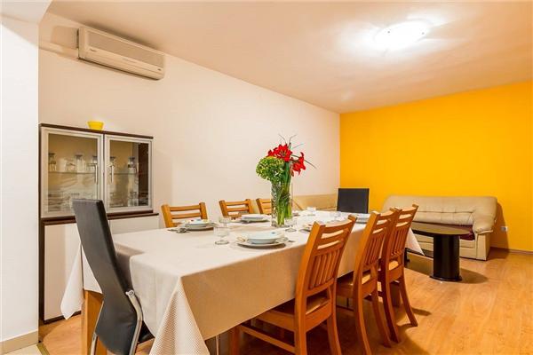 Apartment A1, for 8 persons