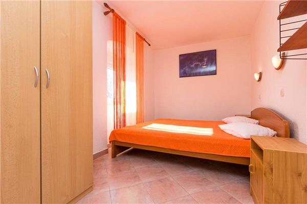 Apartment A1, for 5 persons