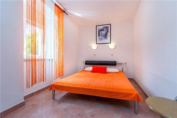 Apartment A2, for 5 persons