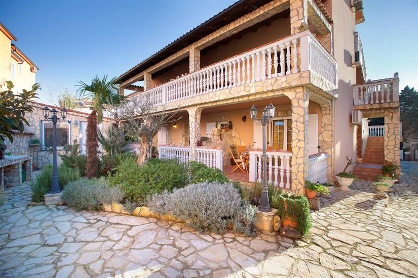 Apartment A7, for 4 persons