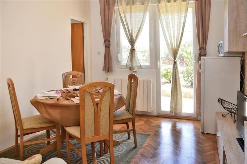 Apartment A1, for 5 persons