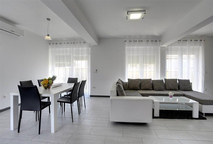 House K1, for 12 persons