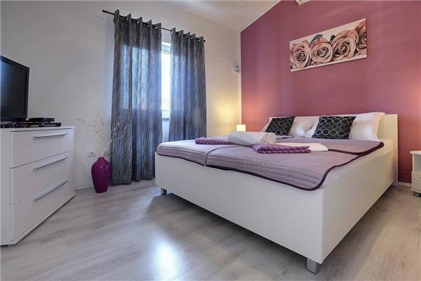 House K1, for 12 persons