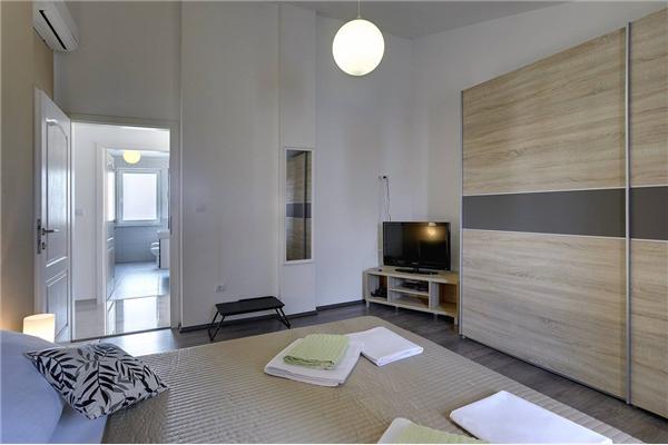 House K1, for 12 persons