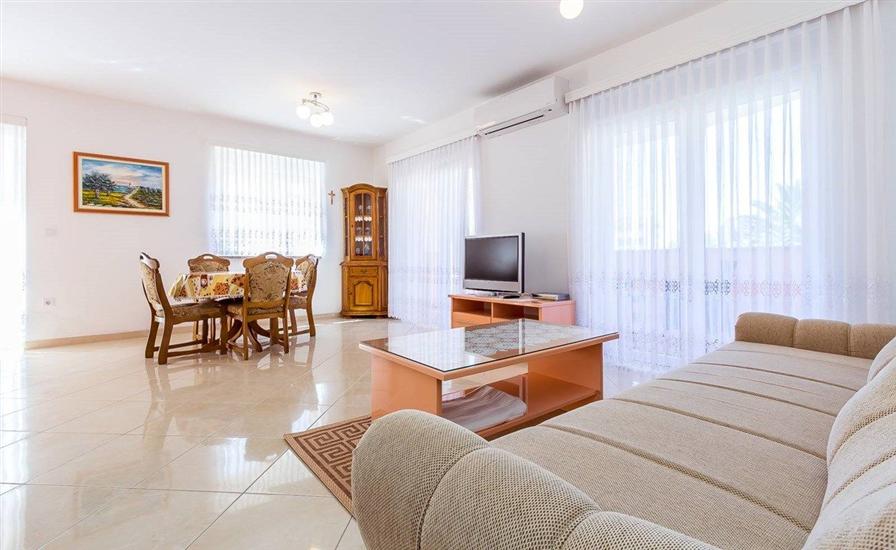 Apartment A1, for 5 persons