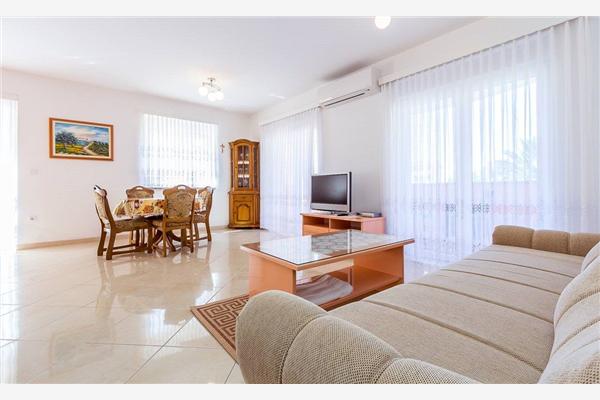 Apartment A1, for 5 persons