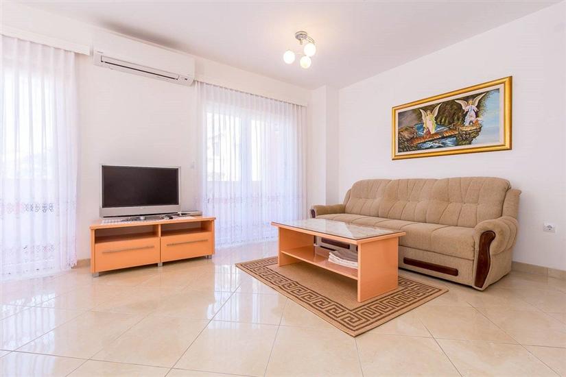 Apartment A1, for 5 persons