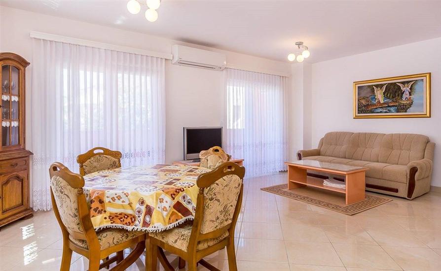 Apartment A1, for 5 persons