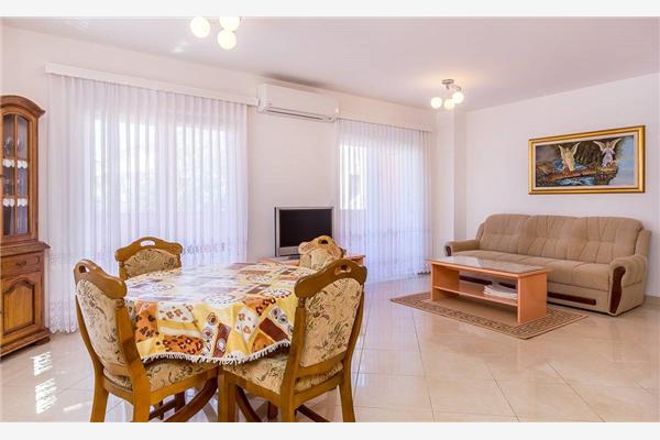 Apartment A1, for 5 persons