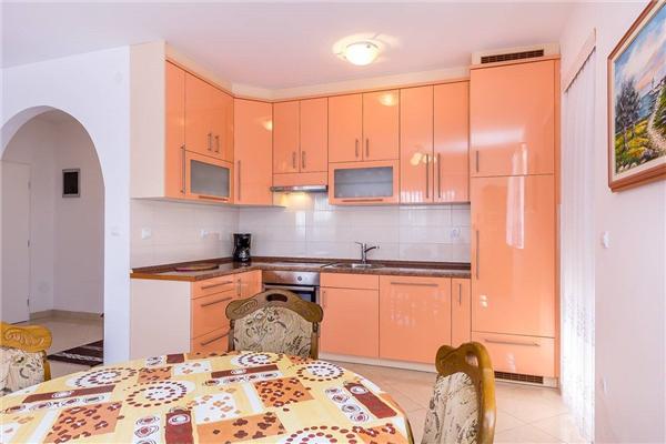 Apartment A1, for 5 persons