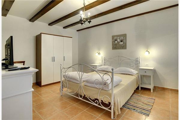 House K1, for 16 persons