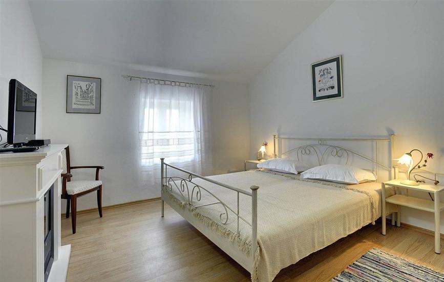 House K1, for 16 persons