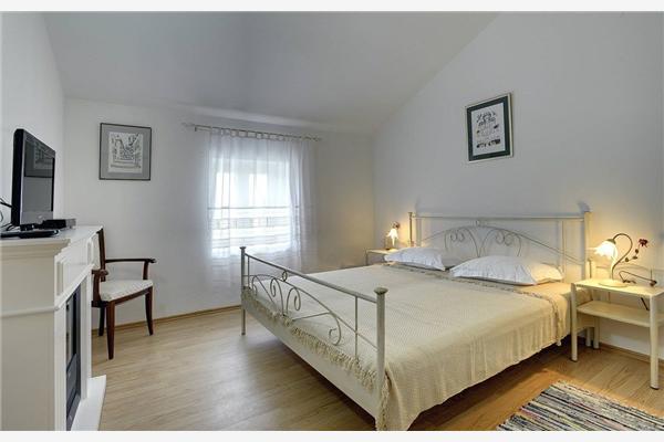 House K1, for 16 persons