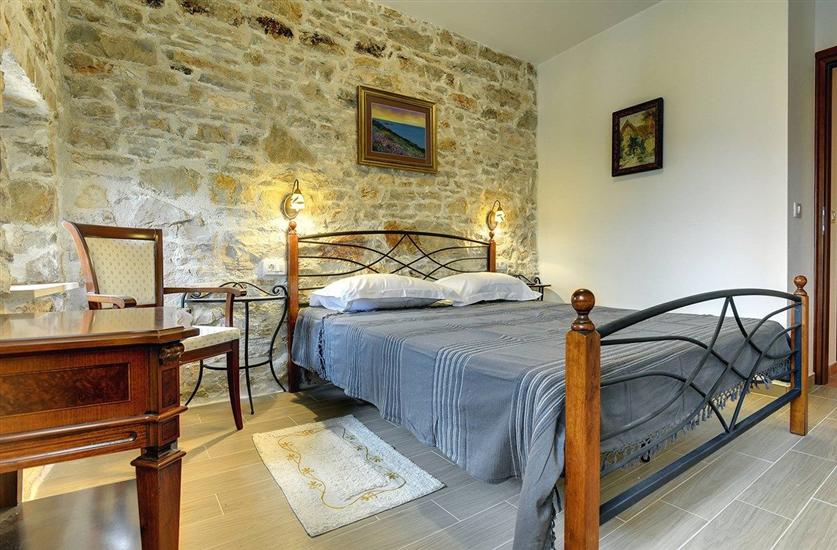 House K1, for 16 persons