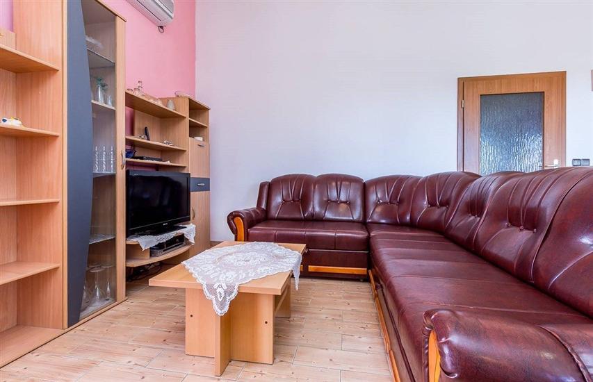 House K1, for 16 persons