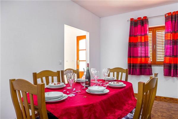 House K1, for 16 persons