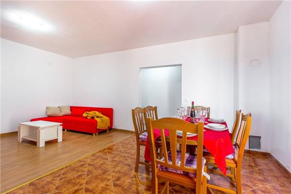 House K1, for 16 persons