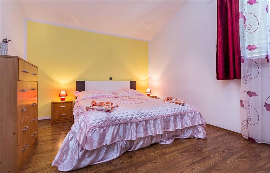 House K1, for 16 persons