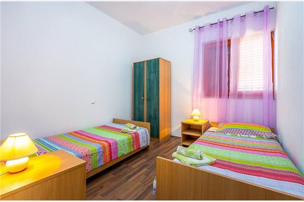 House K1, for 16 persons