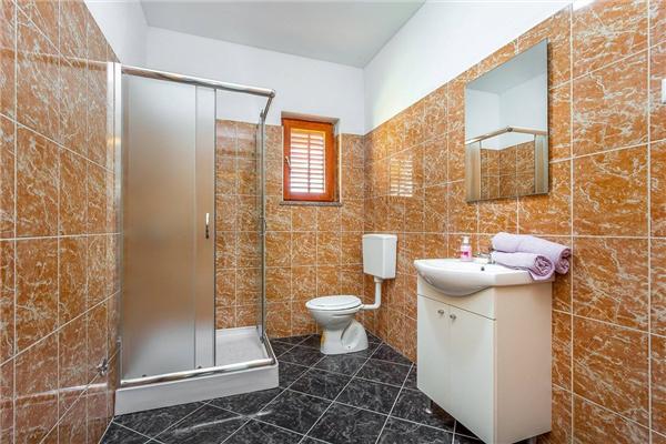 House K1, for 16 persons