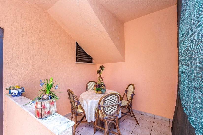 Room S4, for 4 persons