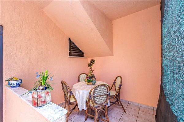 Room S4, for 4 persons