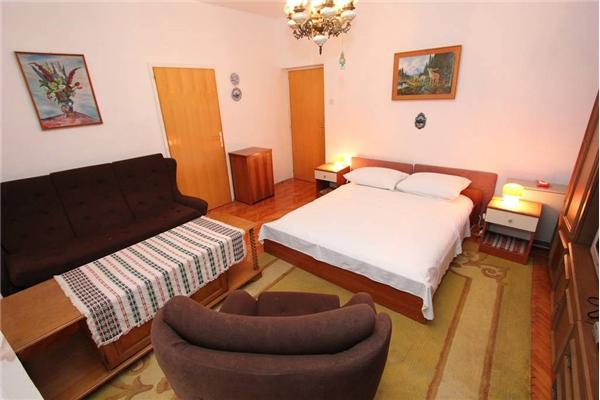 House K1, for 12 persons