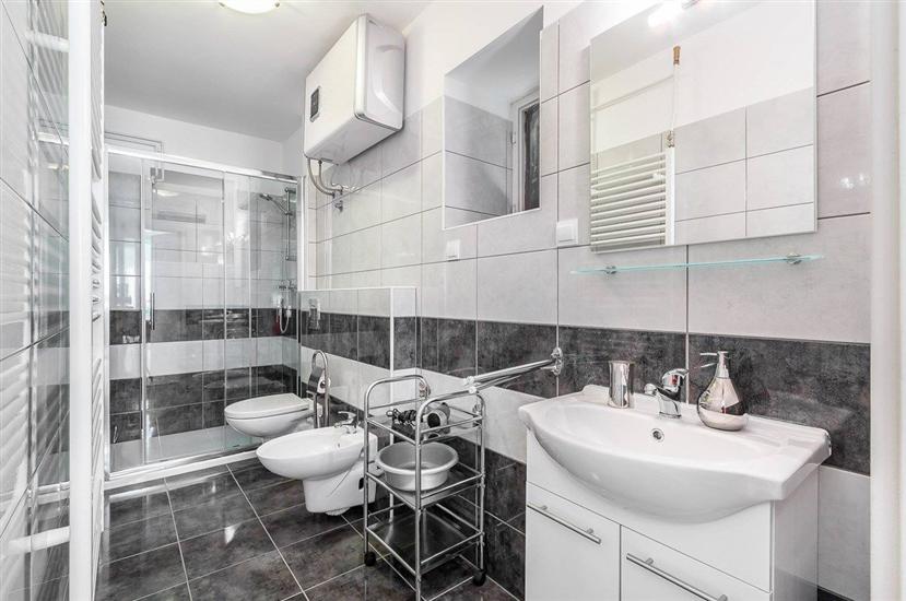 Apartment A1, for 5 persons