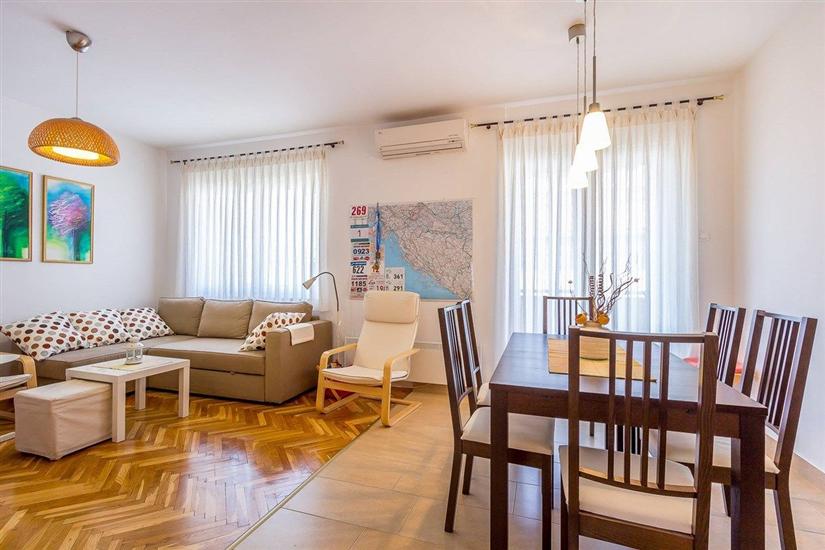 House K1, for 12 persons