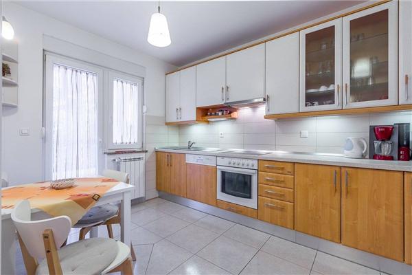 House K1, for 12 persons