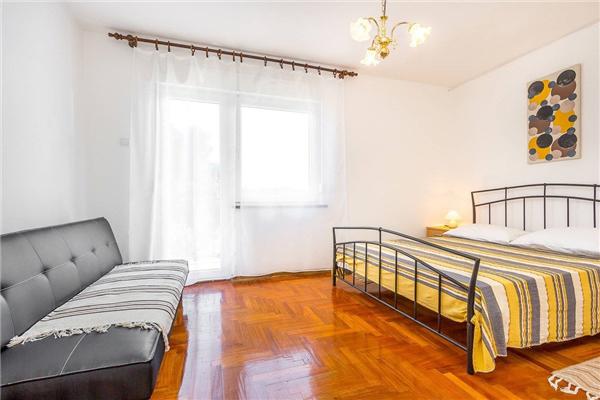 Apartment A1, for 5 persons