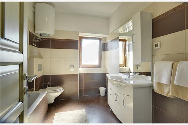 House K1, for 10 persons