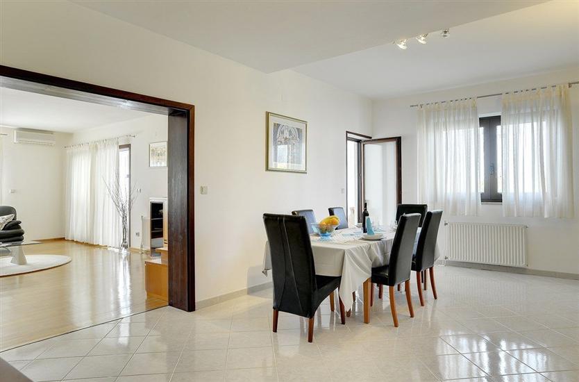 House K1, for 10 persons