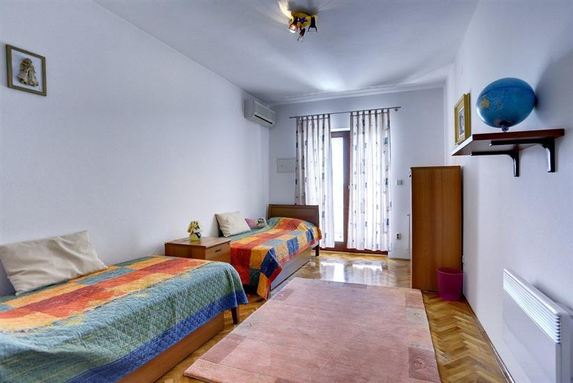 House K1, for 10 persons