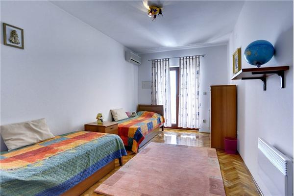 House K1, for 10 persons