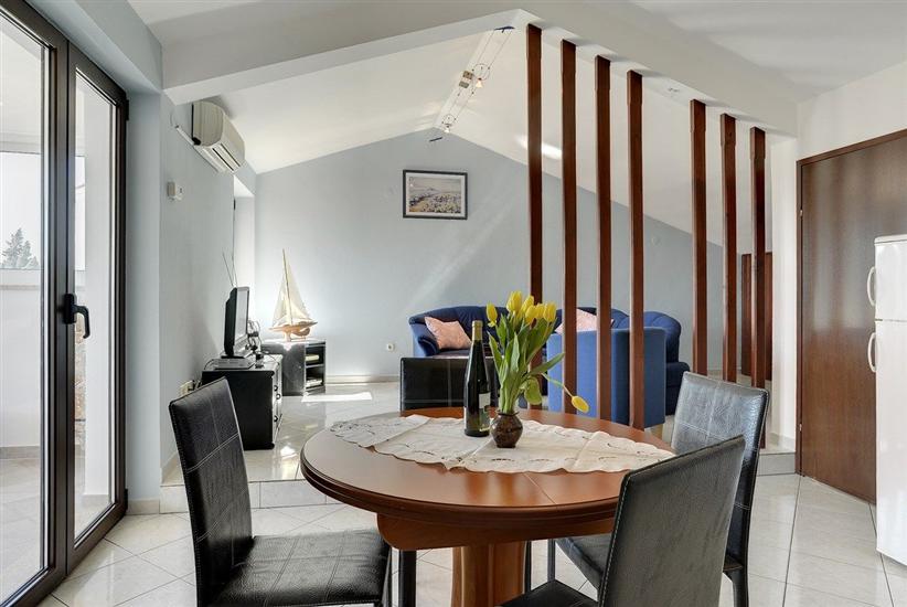 House K1, for 10 persons