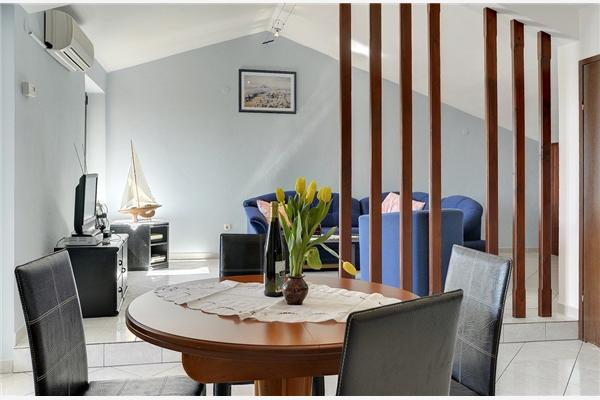 House K1, for 10 persons