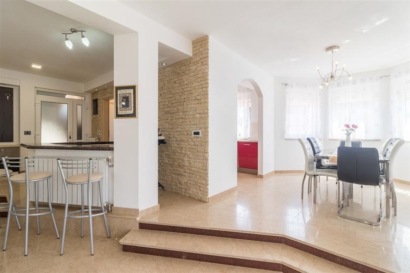 House K1, for 18 persons