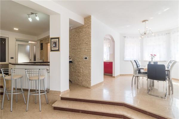 House K1, for 18 persons