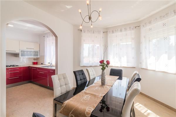 House K1, for 18 persons