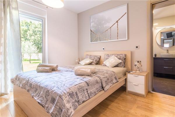 House K1, for 18 persons