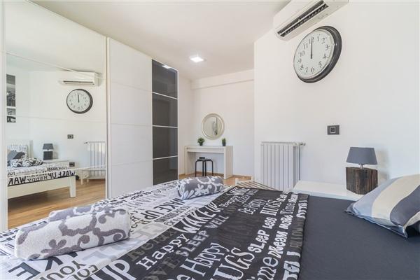 House K1, for 18 persons