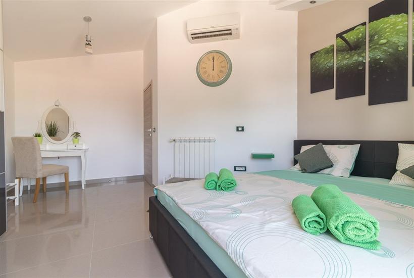 House K1, for 18 persons