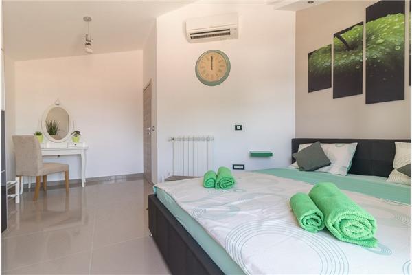 House K1, for 18 persons