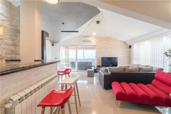 House K1, for 18 persons